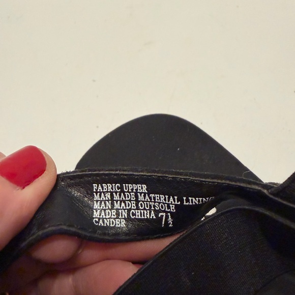 Yellow Box Black Sandals - Picture 4 of 6